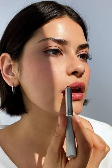 بالم رژ لب  بلک هانی  مغذی و آبرسان و رنگی
