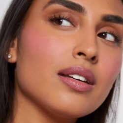رژگونه مایع رر بیوتی رنگ هپی rare beauty liquid blush -happy