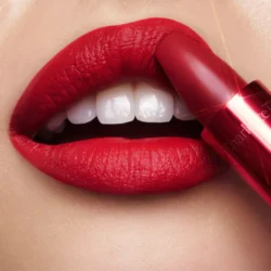 111316457alt3 رژ لب قرمز شارلوت تیلبری پیزاز