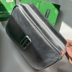 کیف نقره ای بزرگ کلینیک