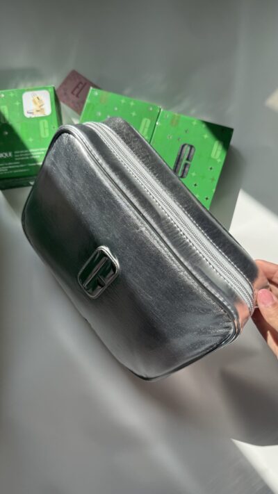 کیف نقره ای بزرگ کلینیک