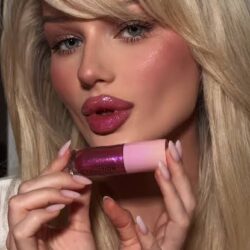 لیپ گلاس شاین‌دار رولوشن مدل Shimmer Bomb رنگ Daydream Pink