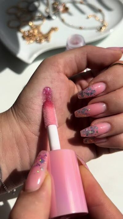 لیپ گلاس شاین‌دار رولوشن مدل Shimmer Bomb رنگ Daydream Pink