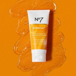 ژل شست‌وشوی لایه‌بردار و انرژی‌بخش روزانه No7 Radiance+