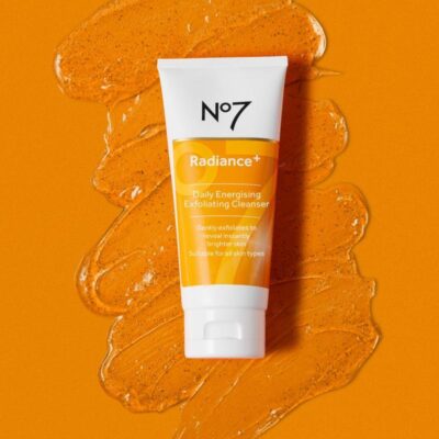 ژل شست‌وشوی لایه‌بردار و انرژی‌بخش روزانه No7 Radiance+