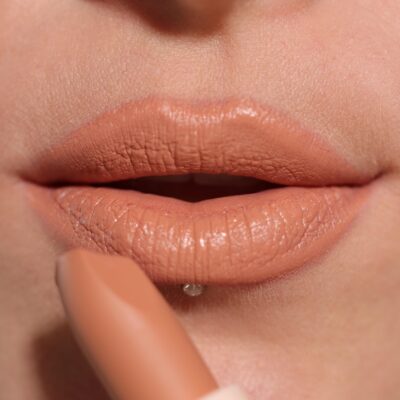 Version 1.0.0 رژ لب جامد ساتن رولوشن Lip Allure – رنگ Lover Nude